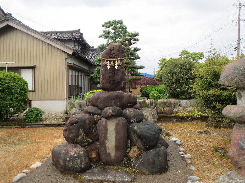 宮森新神社　甚兵衛碑